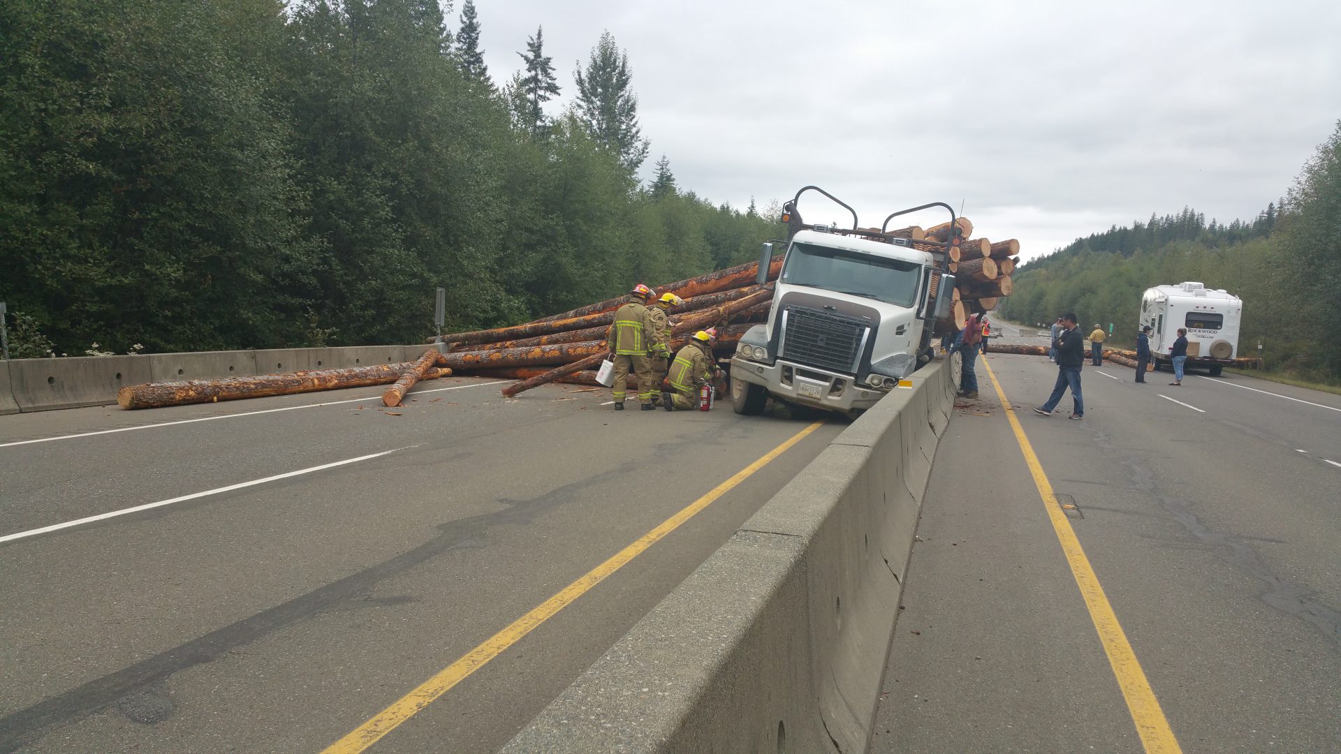Logging truck crash closes Inland Island Highway
