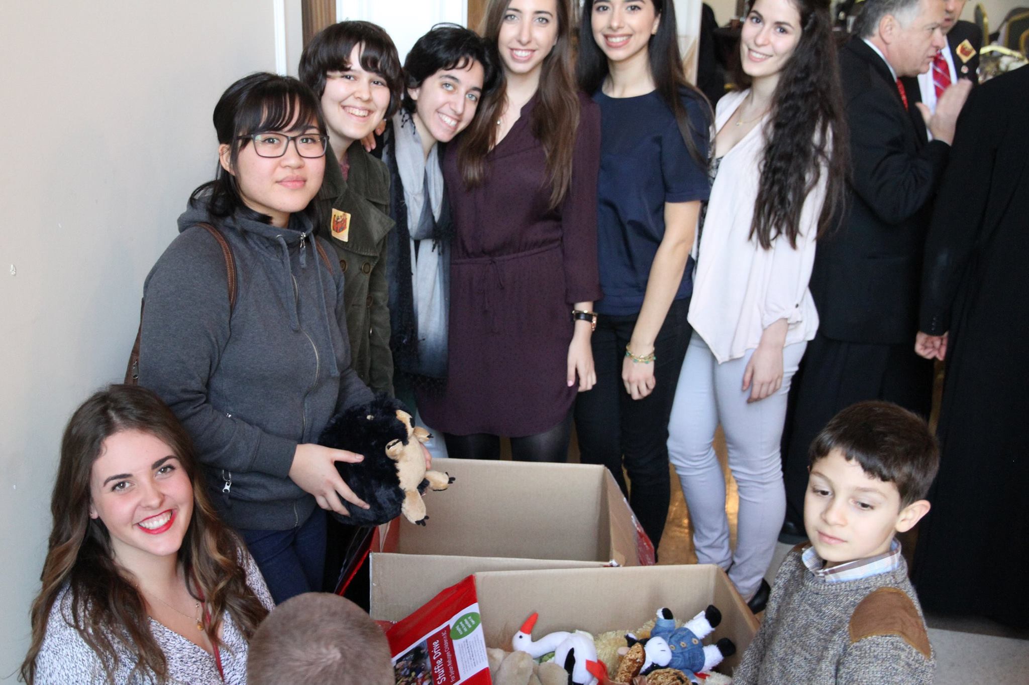 Comox Valley teens deliver stuffies to Syrian refugee children