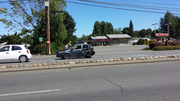 Collision in Courtenay on Cliffe Avenue