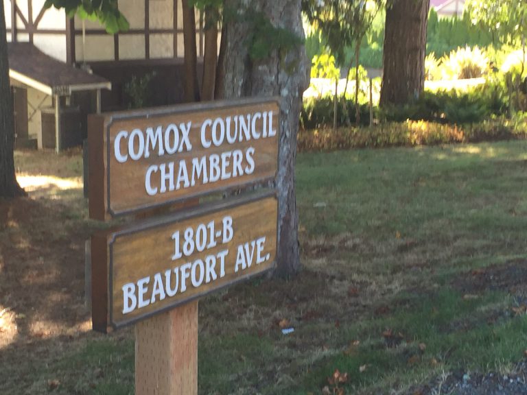 Comox Council renews Komox Grind parklet space agreement