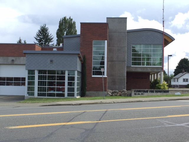 Firefighters team up with Courtenay department for training