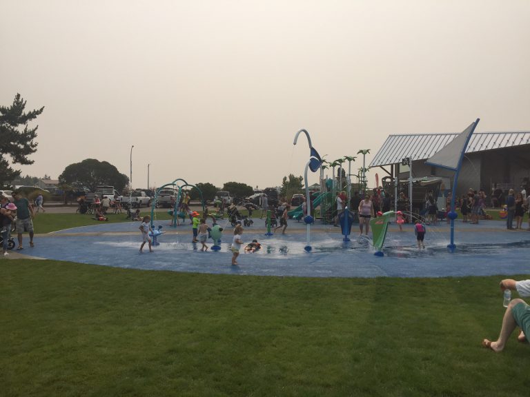 Comox splash pad opens early