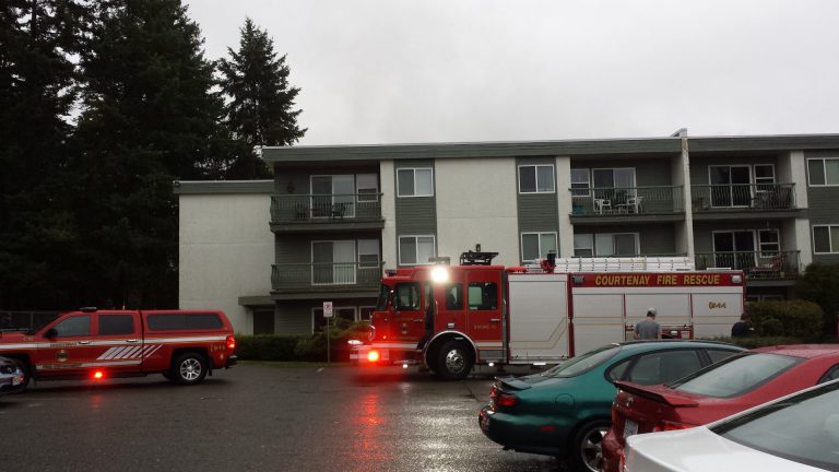 Crews respond to apartment fire in Courtenay