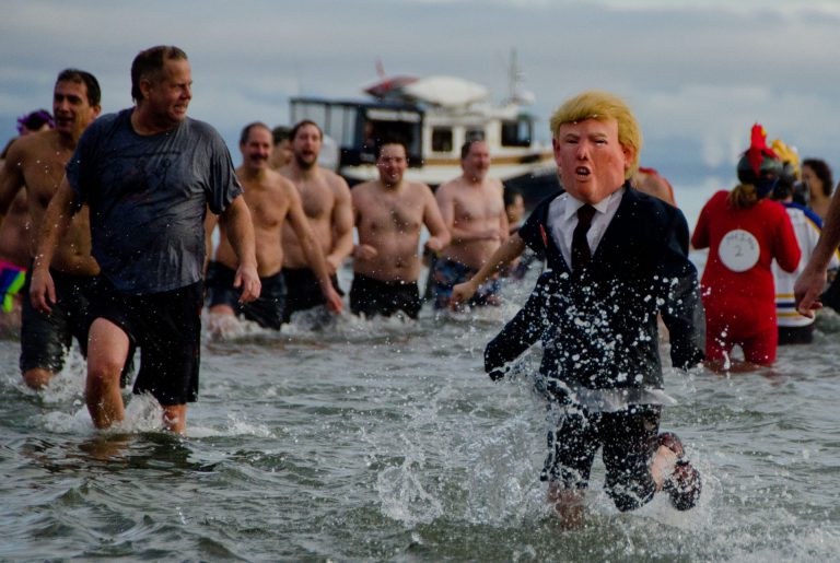 Hundreds take the plunge at Saratoga Beach