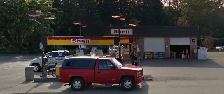 Armed robbery at Courtenay gas station