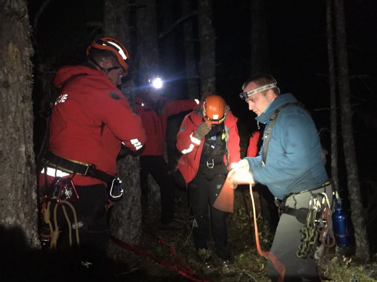 Climber rescued at Comox Lake