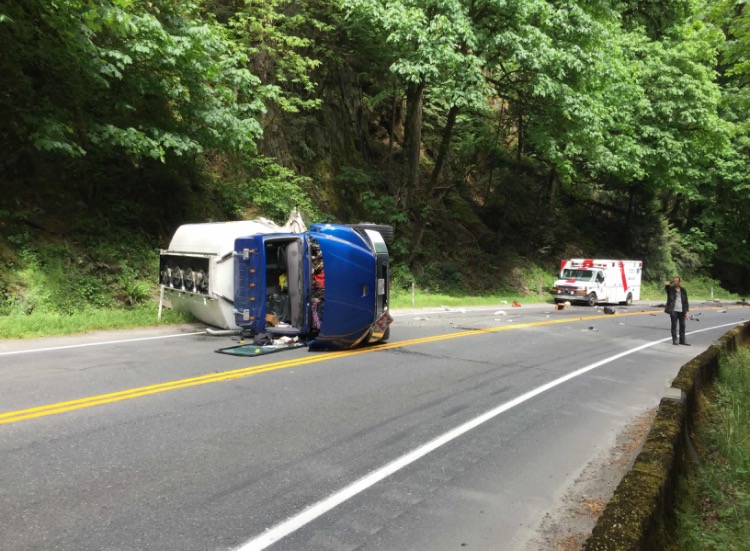 Crash closes Transcanada at Goldstream