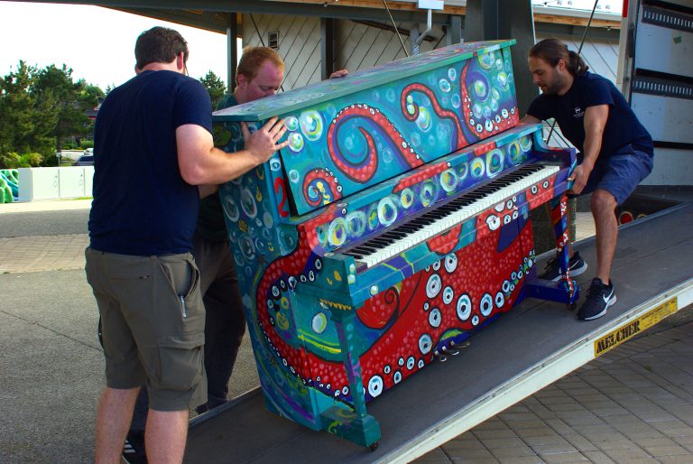 Outdoor pianos return to Comox streets