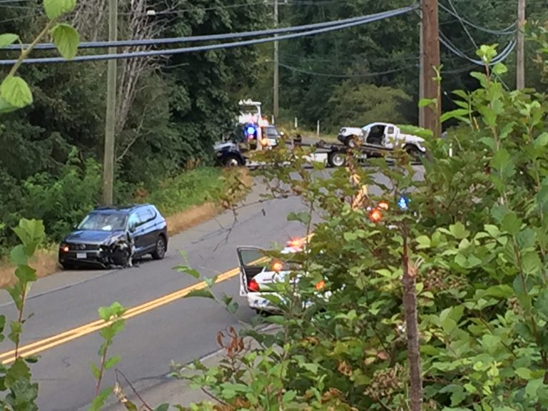 Old Island Highway briefly closed near Campbell River after crash