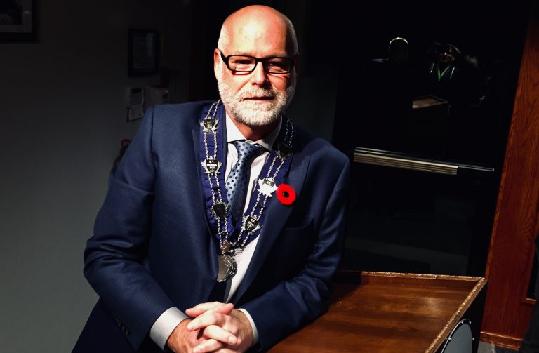 New Comox Mayor Russ Arnott applauds staff, talks transparency in inaugural address