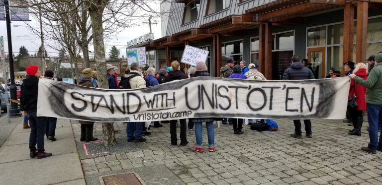 Peaceful protest held in Courtenay to support Wet’suwet’en Nation