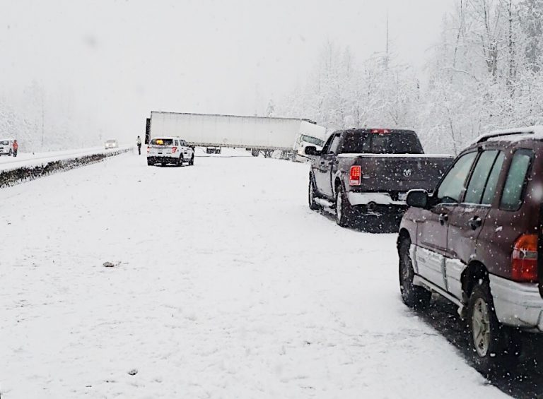 Southbound Highway 19 re-open after truck blockage near Courtenay