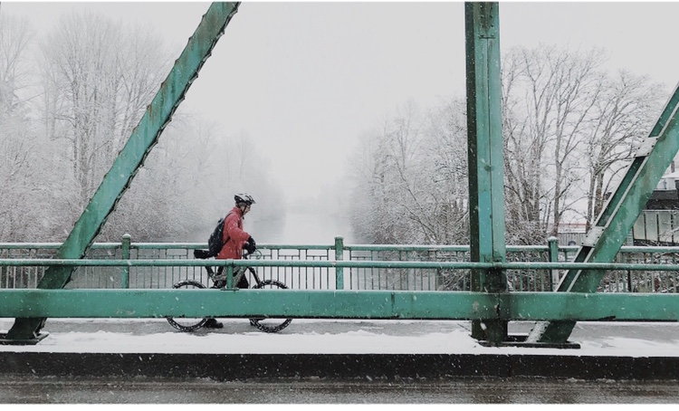 Snowfall delays 5th Street Bridge construction