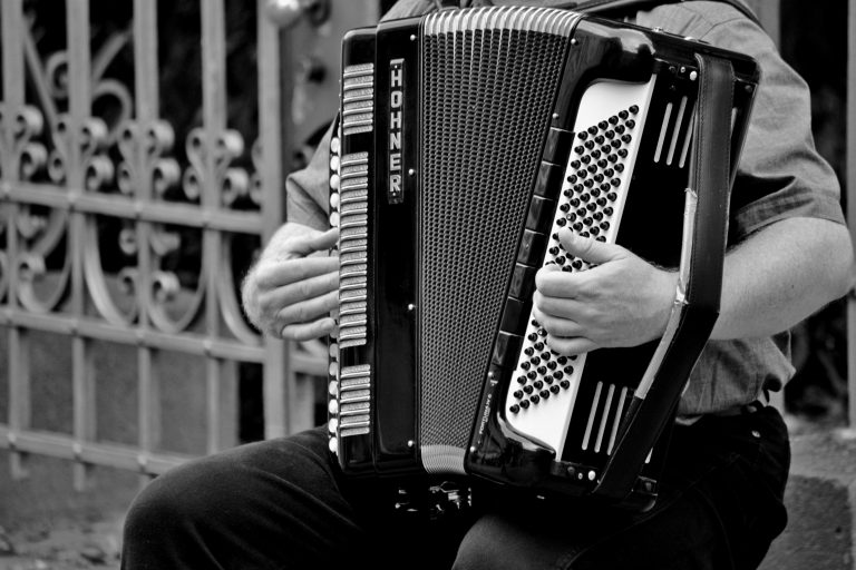 Comox’s singing accordion player pulls the plug after negative feedback, visit from bylaw officer