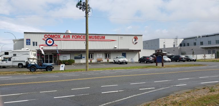 Comox Valley man receives volunteer medal