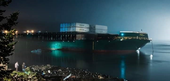 Attempts underway to move large barge near Campbell River