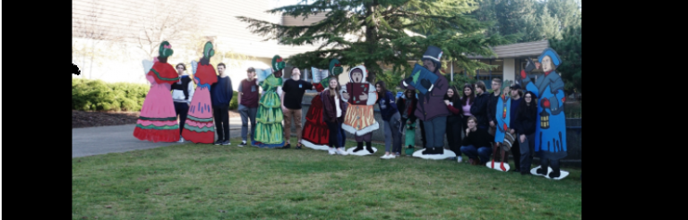Comox Valley Students help rebuild carolling display