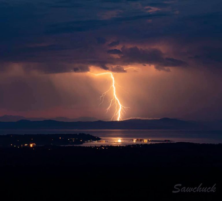 North and Central Vancouver Island under severe thunderstorm watch