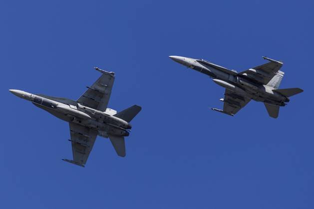 Several CF-18’s aircraft take flight in Comox this weekend