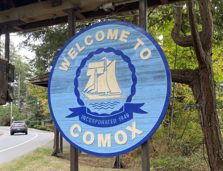 Single-lane alternating traffic and sidewalk closures on Comox Avenue to start Monday