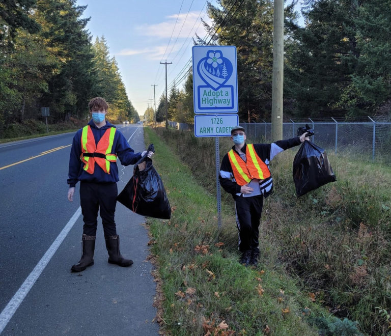 1726 Canadian Scottish Regiment Army Cadets pick up garbage along Waveland Road