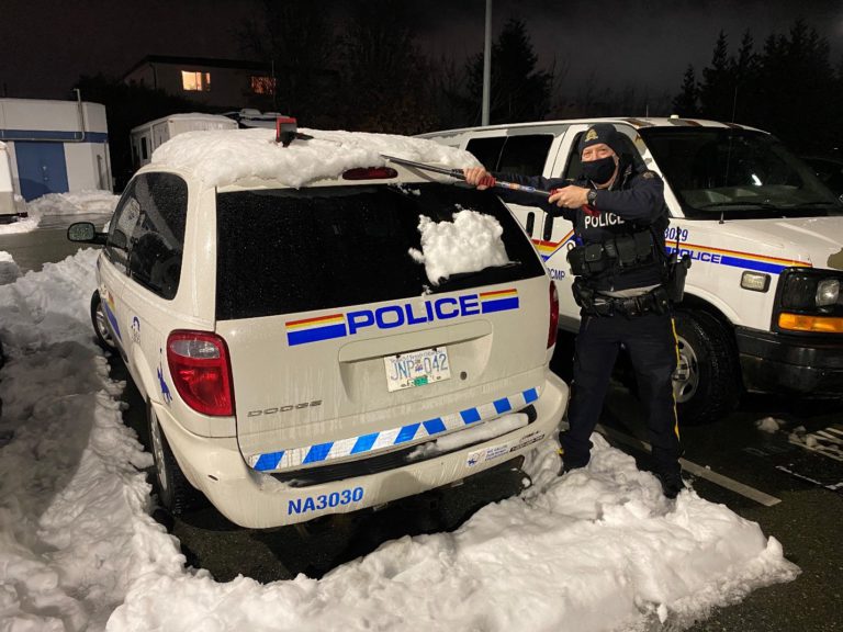 Drivers reminded to brush snow off top of cars