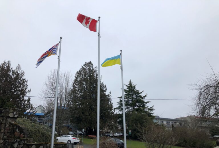 Comox raises Ukrainian flag in solidarity with citizens