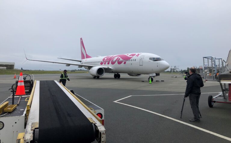 Swoop to ground flights at mid-Island airport