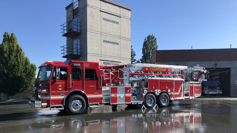 Courtenay fire department knocks down early morning blaze, fire under investigation